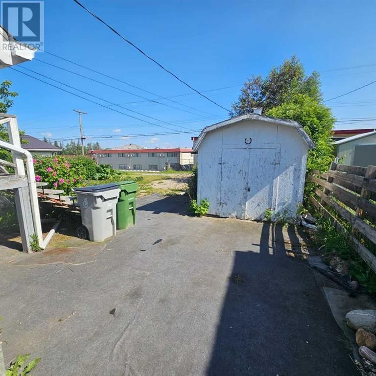 4827 5 AVENUE Image 45