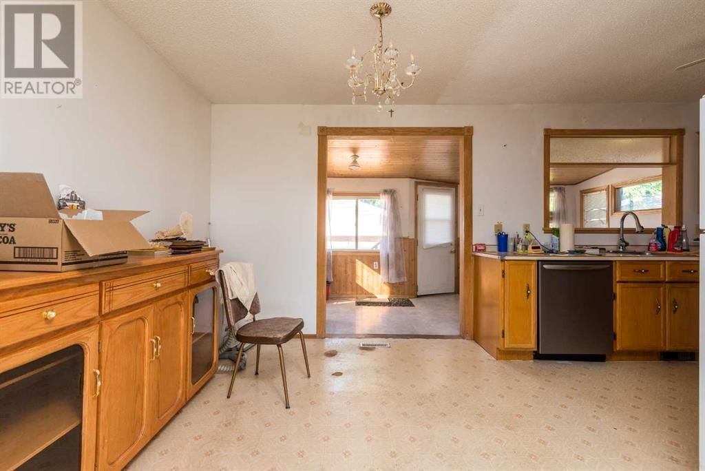 5205 32 STREET Image 8