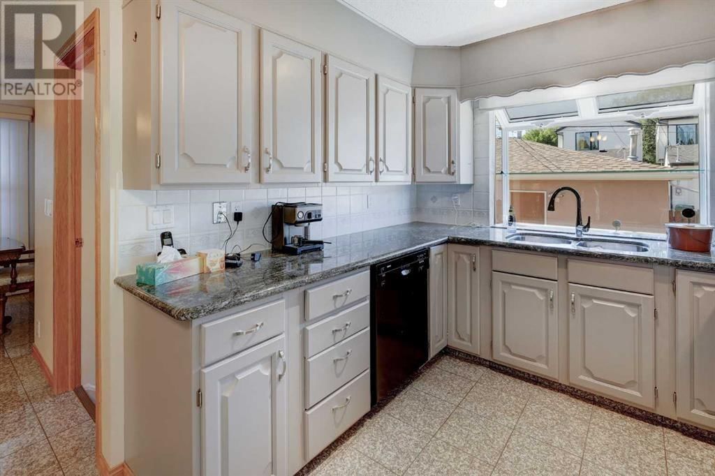 1731 46 AVENUE SOUTHWEST Image 11