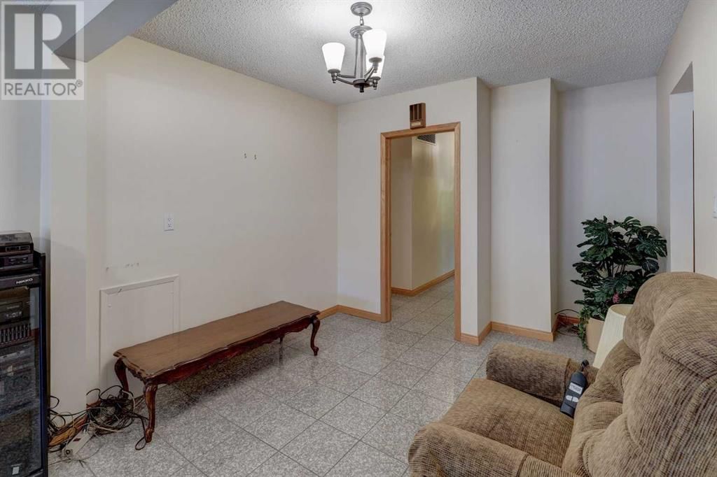 1731 46 AVENUE SOUTHWEST Image 12