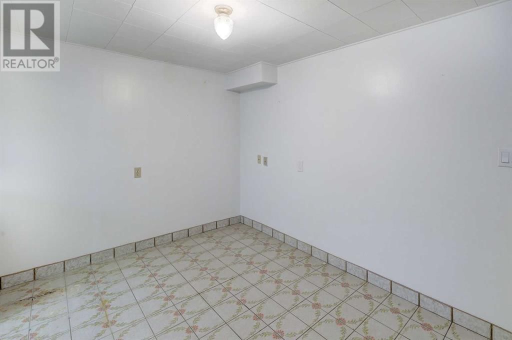 1731 46 AVENUE SOUTHWEST Image 21