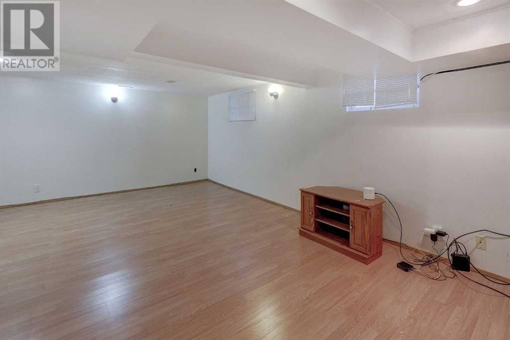 1731 46 AVENUE SOUTHWEST Image 22