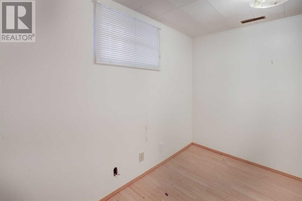 1731 46 AVENUE SOUTHWEST Image 25