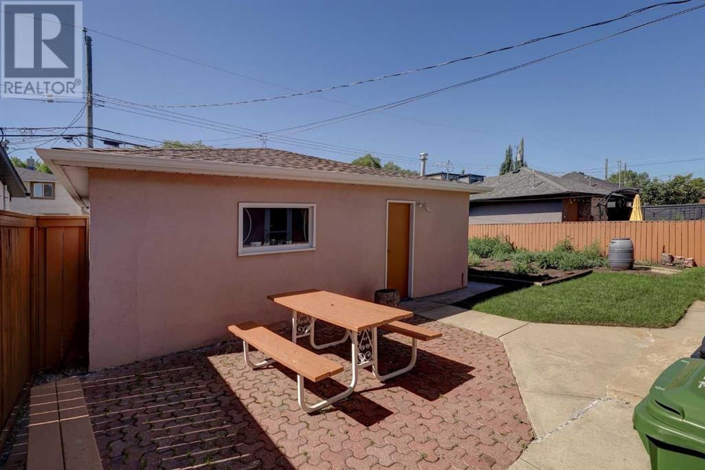 1731 46 AVENUE SOUTHWEST Image 28