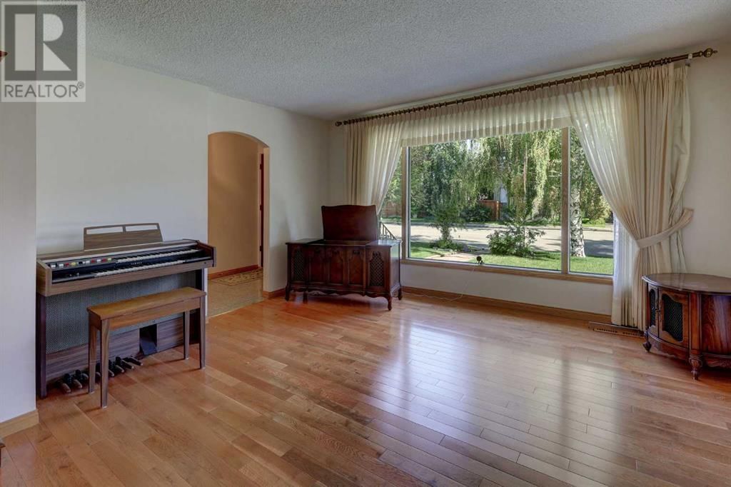 1731 46 AVENUE SOUTHWEST Image 5