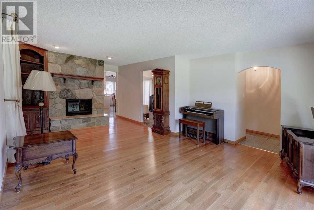 1731 46 AVENUE SOUTHWEST Image 6