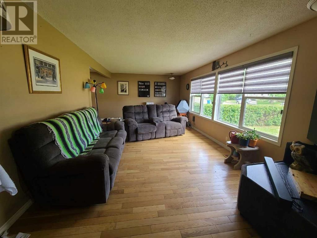 10304 115 STREET Image 9
