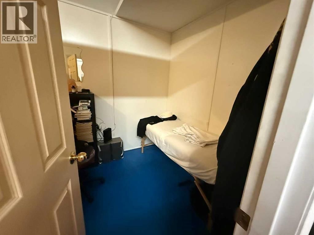 223 6 STREET Image 24