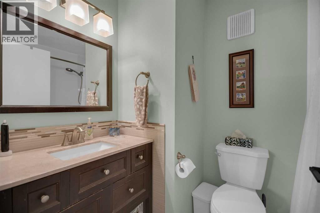 717 CENTRE STREET Image 16