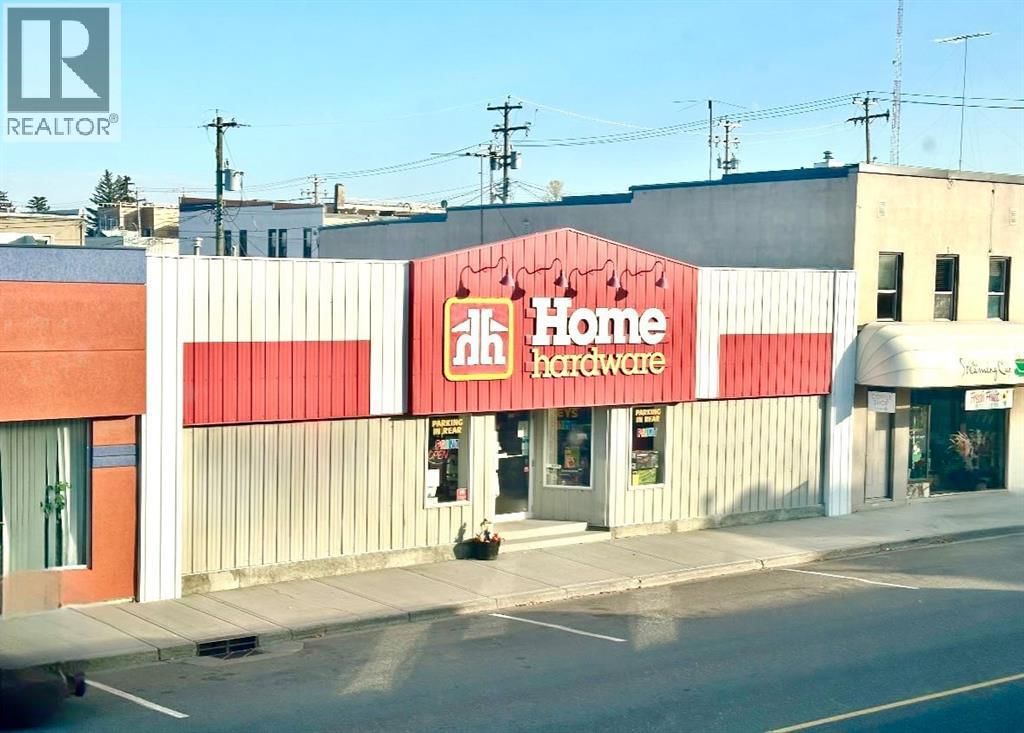 124 2 STREET WEST Image 1