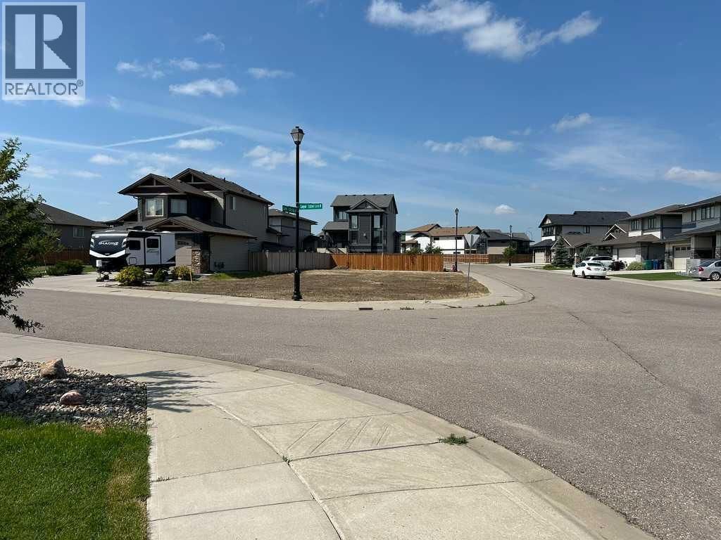 14 Canyon Estates Lane W, Lethbridge, Alberta T1K 5W7