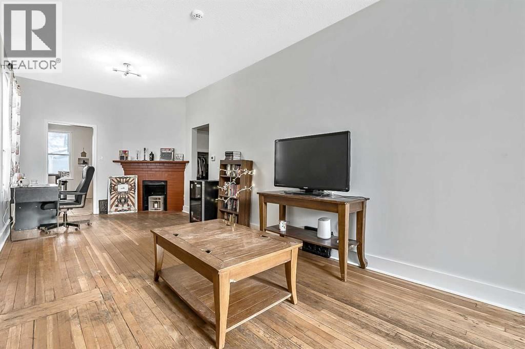 430 15 AVENUE NORTHEAST Image 18