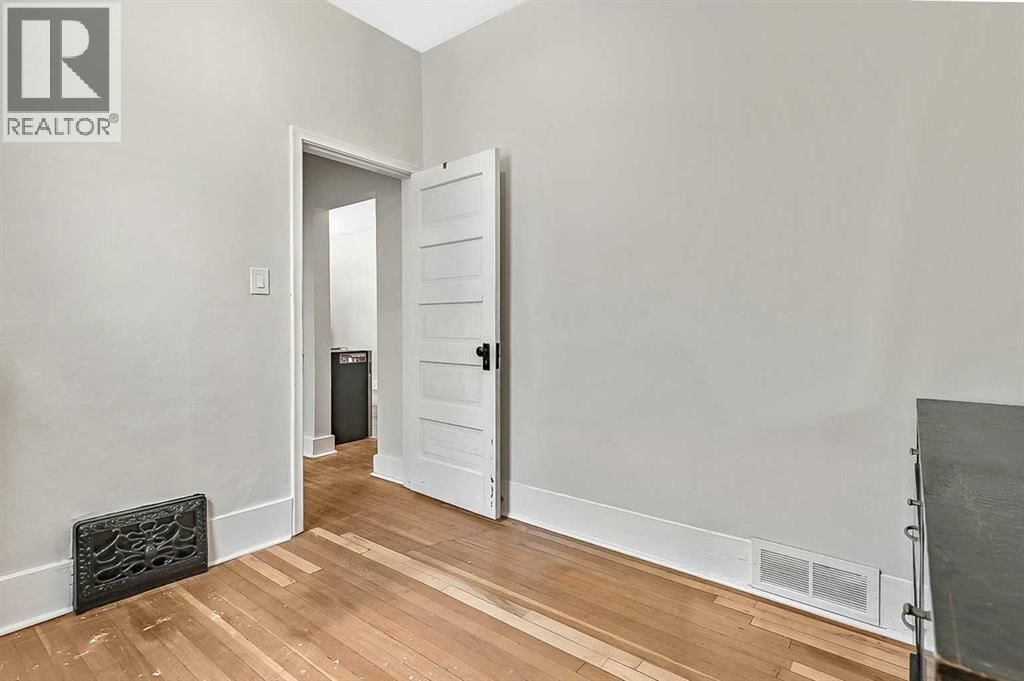 430 15 AVENUE NORTHEAST Image 28