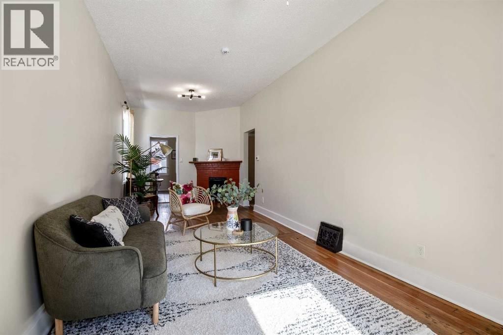 430 15 AVENUE NORTHEAST Image 43