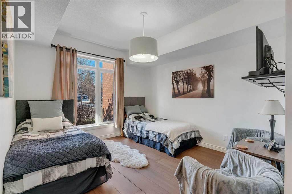 8 HEMLOCK CRESCENT SOUTHWEST Image 14