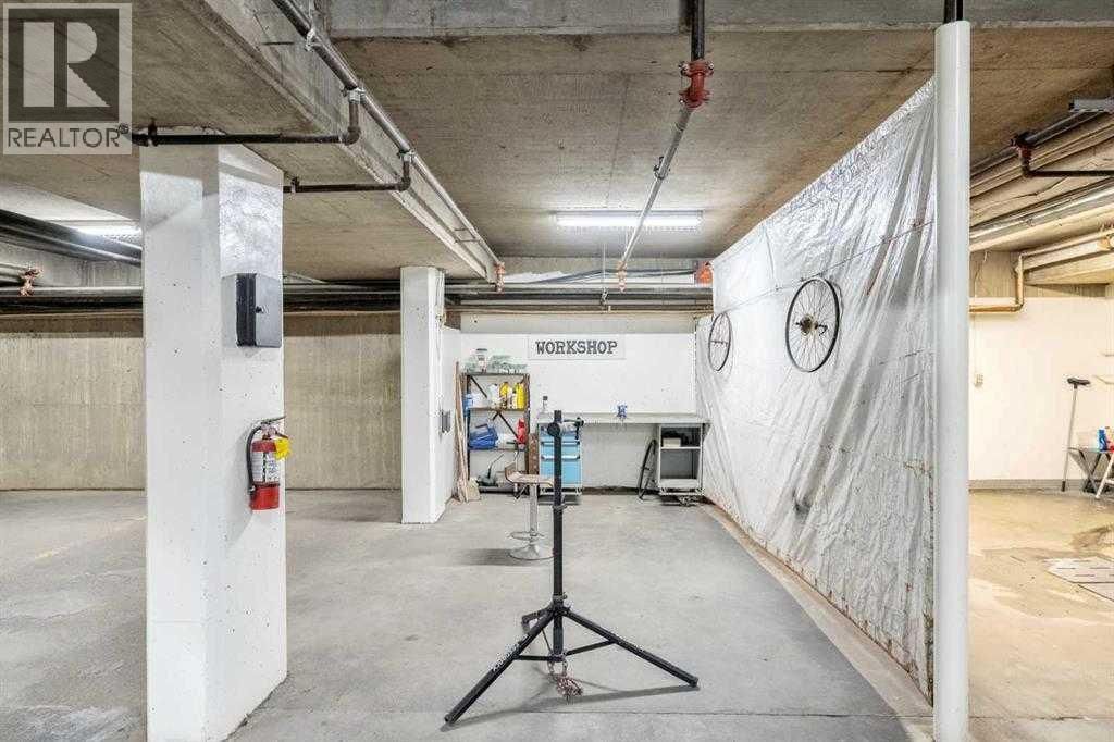 8 HEMLOCK CRESCENT SOUTHWEST Image 30