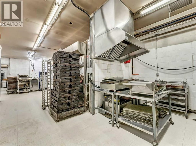 Image #1 of Restaurant for Sale at 3, Redcliff, Alberta