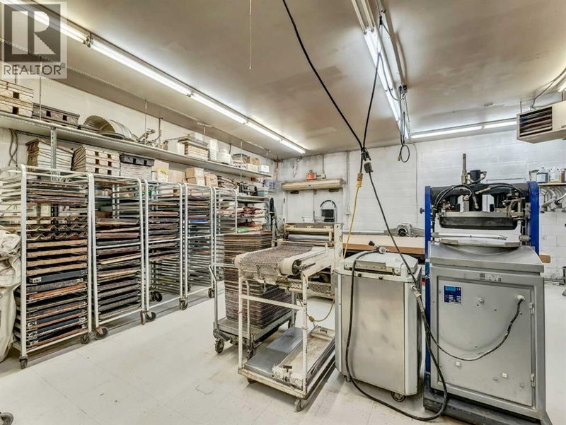 Image #1 of Restaurant for Sale at 3, Redcliff, Alberta