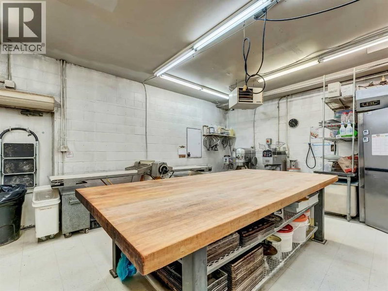 Image #1 of Restaurant for Sale at 3, Redcliff, Alberta