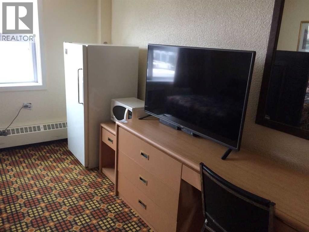 4830 4 AVENUE Image 5