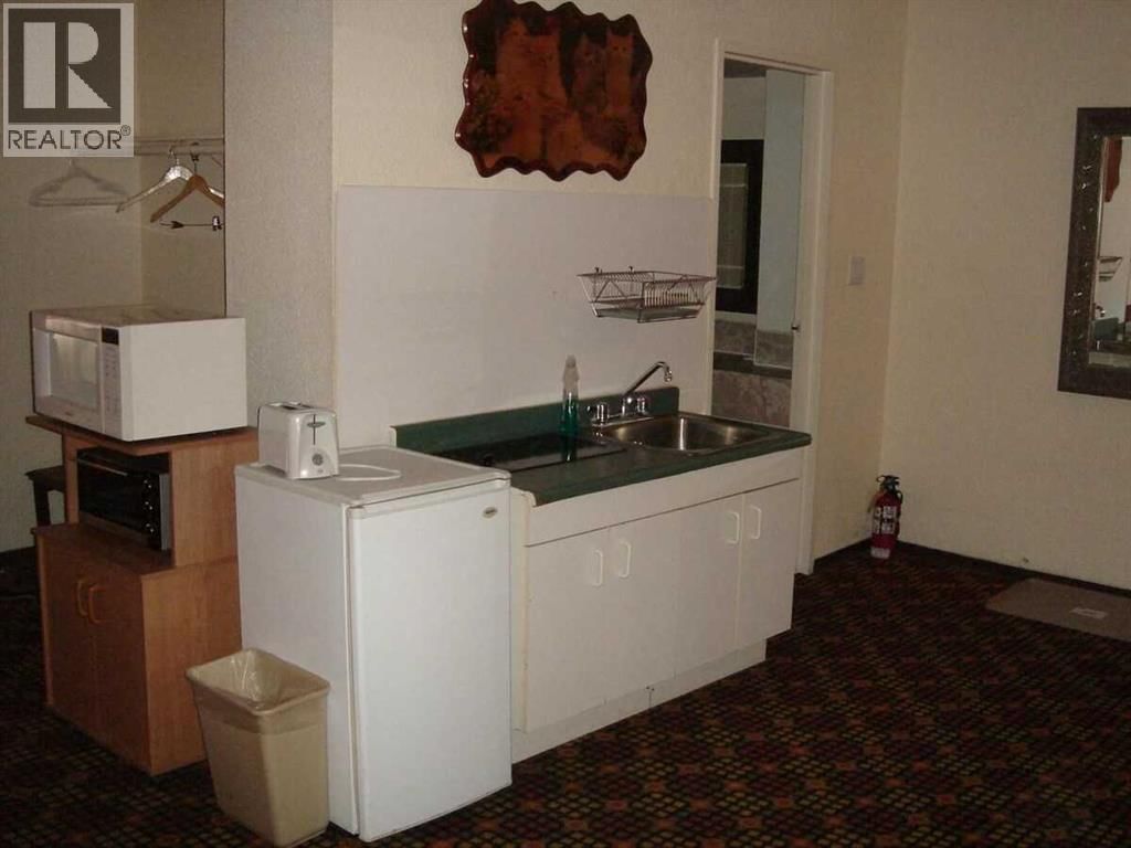 4830 4 AVENUE Image 6