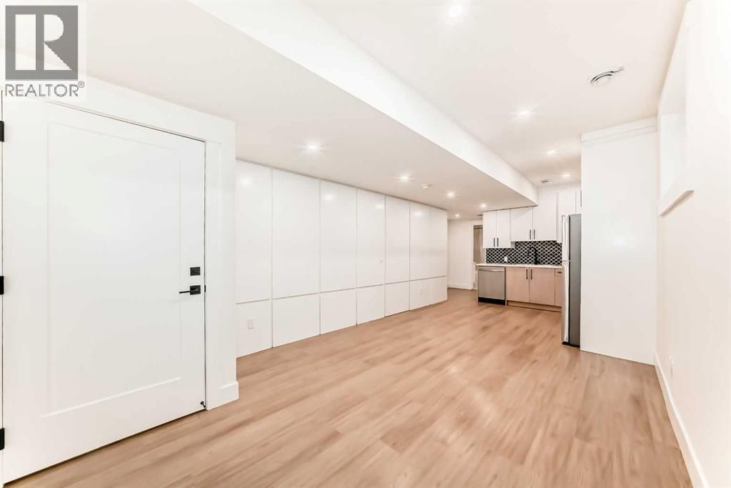 214 27 AVENUE NORTHWEST Image 37