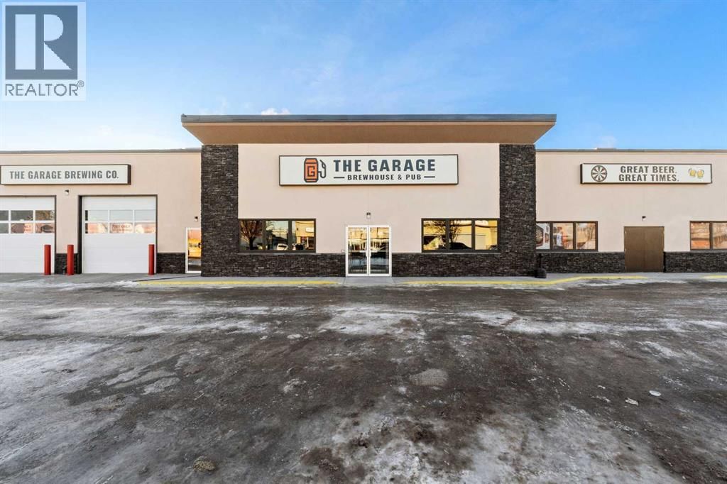 5015 50 AVENUE Image 1