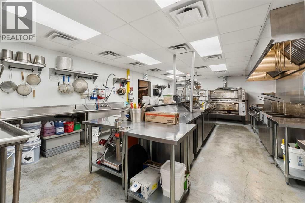 5015 50 AVENUE Image 11