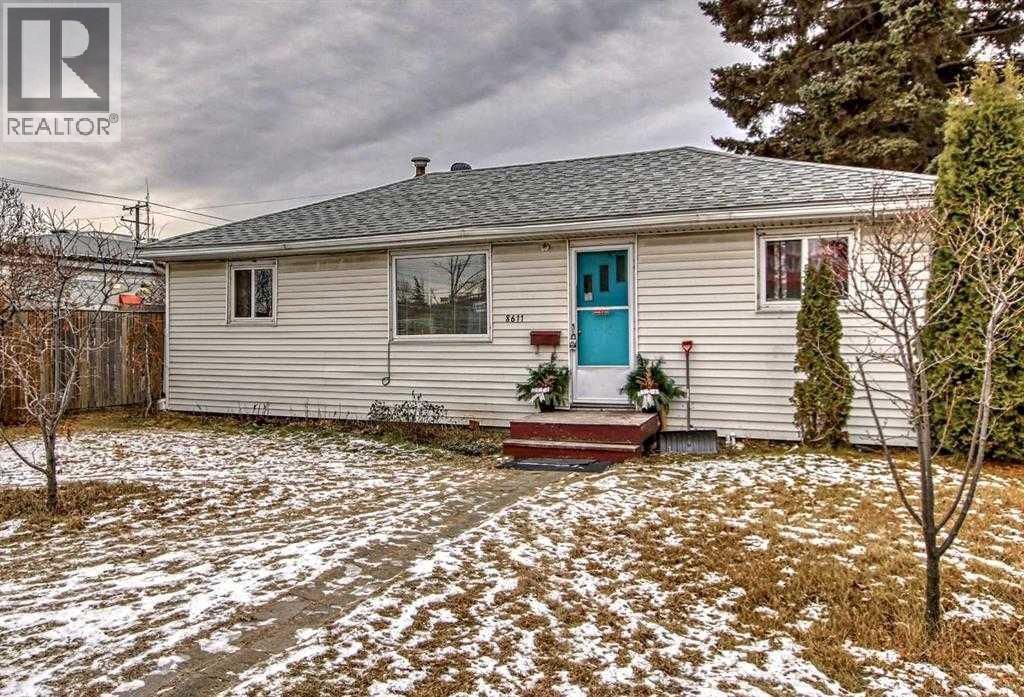 8611 47 Avenue property photo