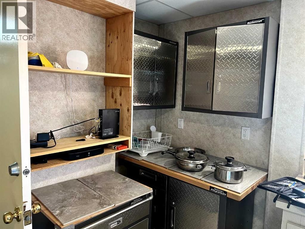 5013 50 AVENUE Image 13