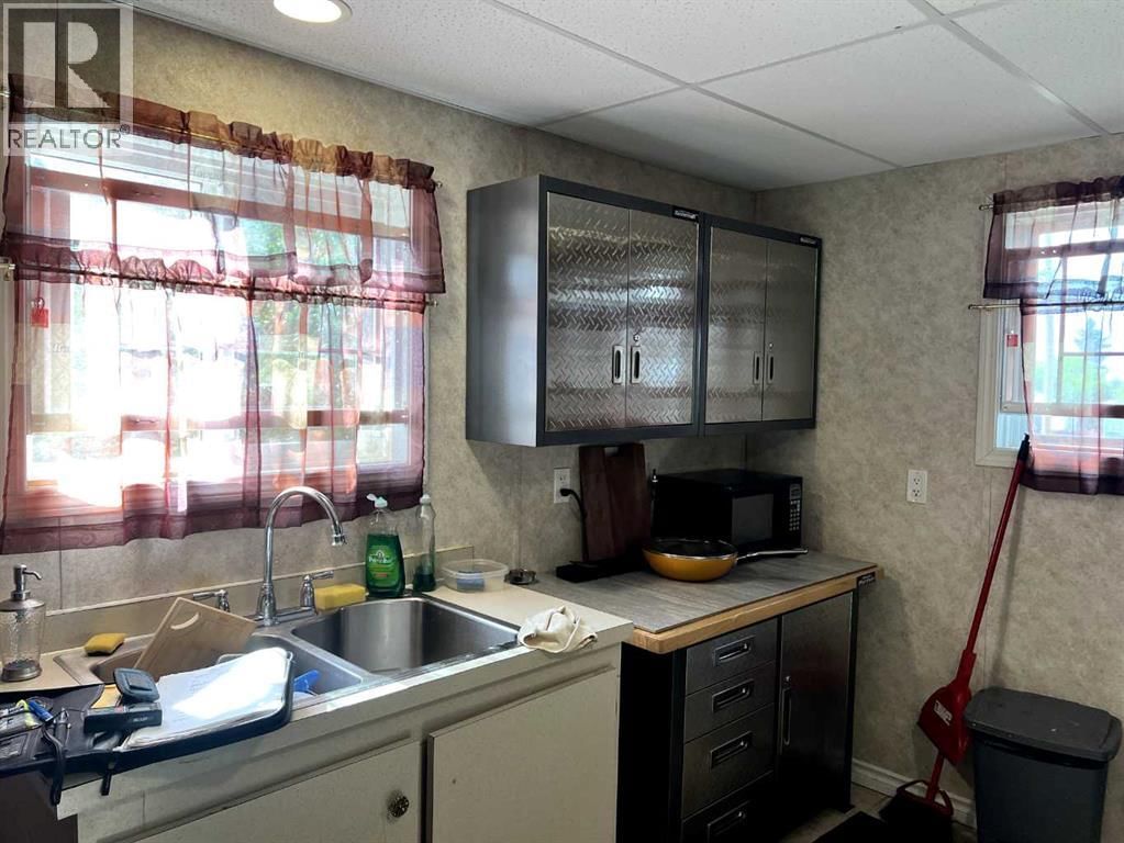 5013 50 AVENUE Image 14