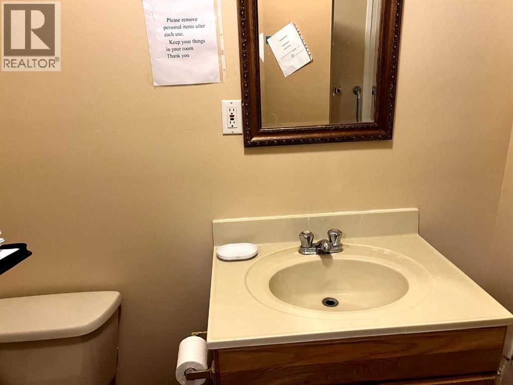 5013 50 AVENUE Image 15