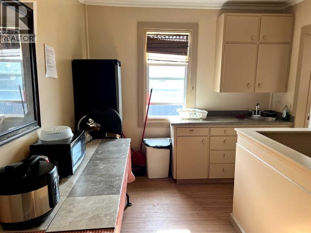 5013 50 AVENUE Image 17