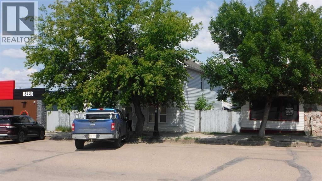 5013 50 AVENUE Image 2