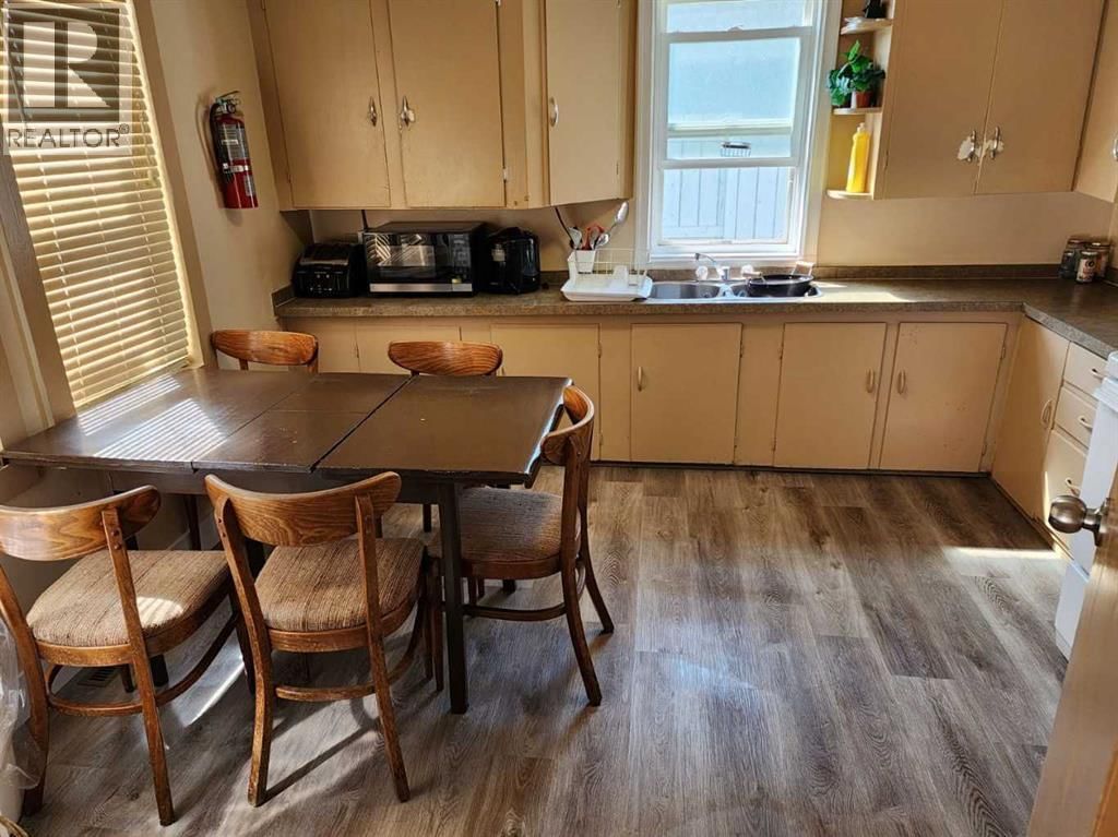 5013 50 AVENUE Image 5