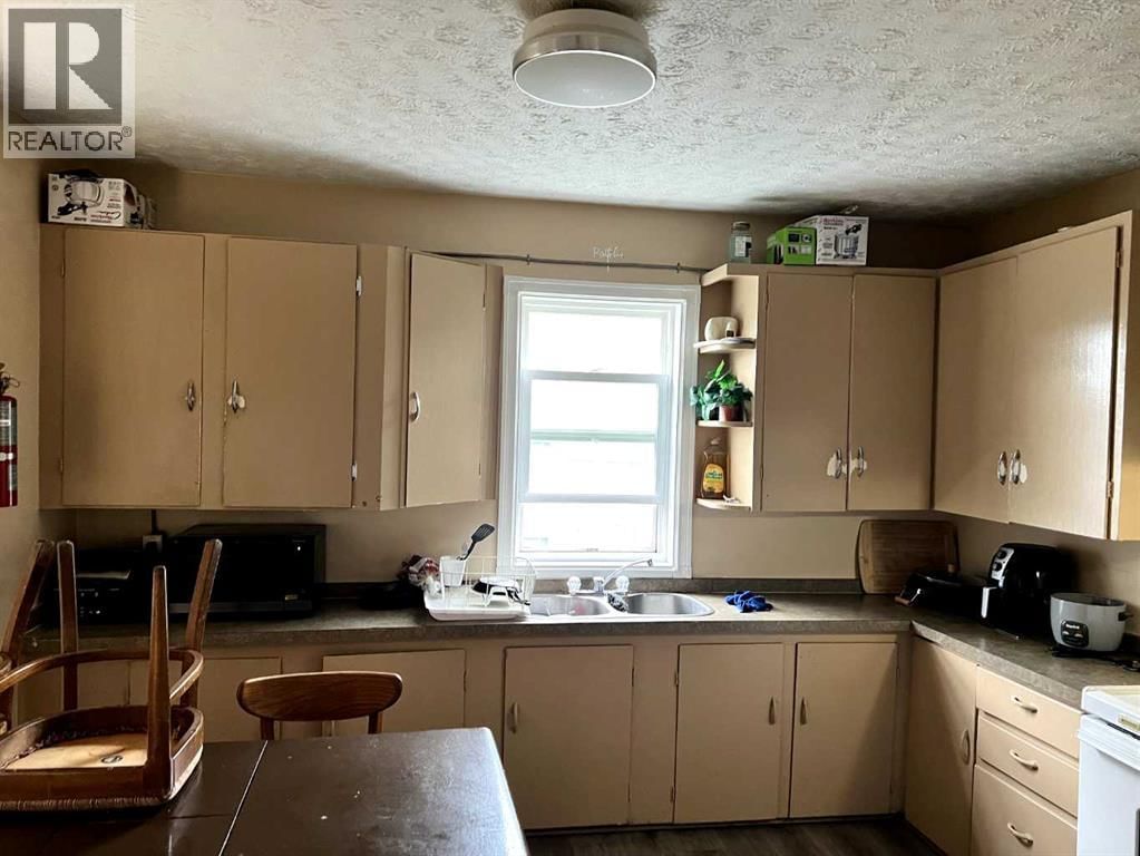 5013 50 AVENUE Image 6