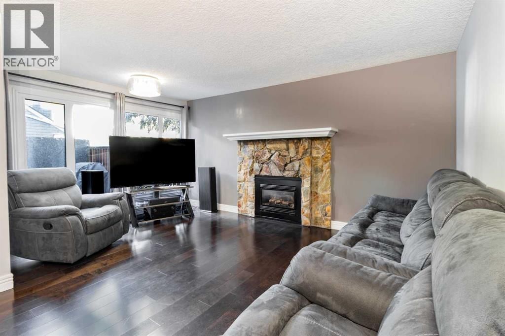 77 Glamis Green property photo