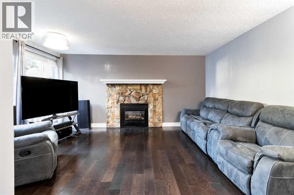 77 Glamis Green property photo