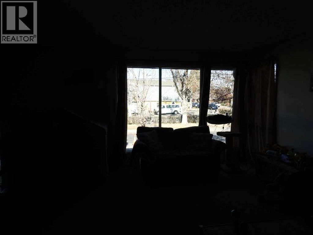 129 32 Avenue property photo