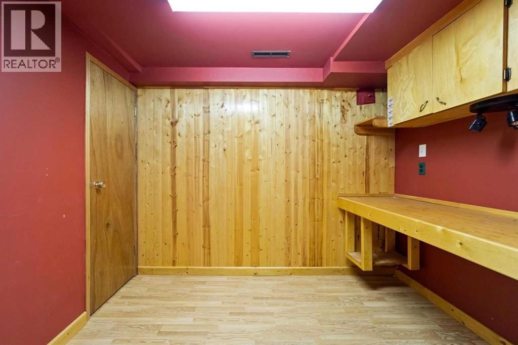 4909 51 STREET Image 21