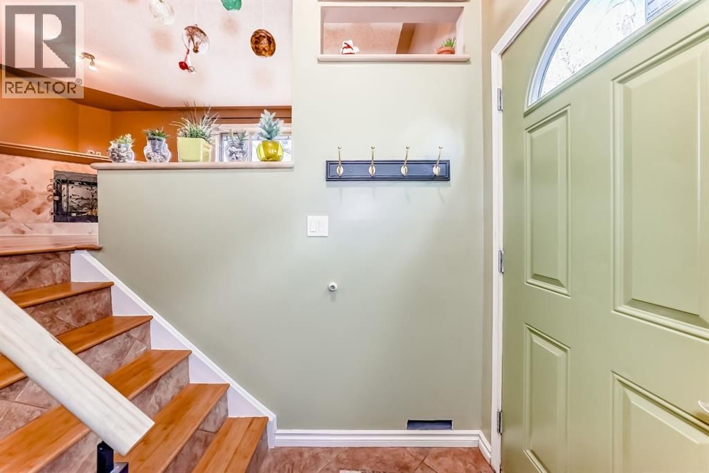 274 TEMPLEVIEW WAY NORTHEAST Image 3