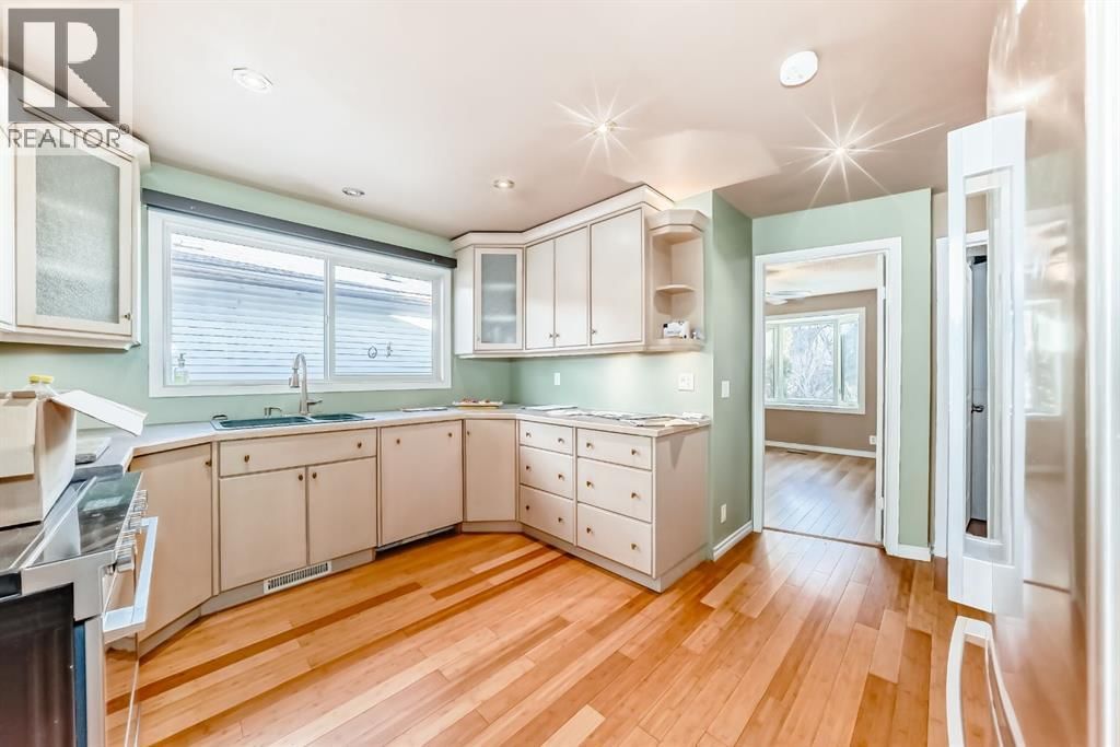 274 TEMPLEVIEW WAY NORTHEAST Image 9