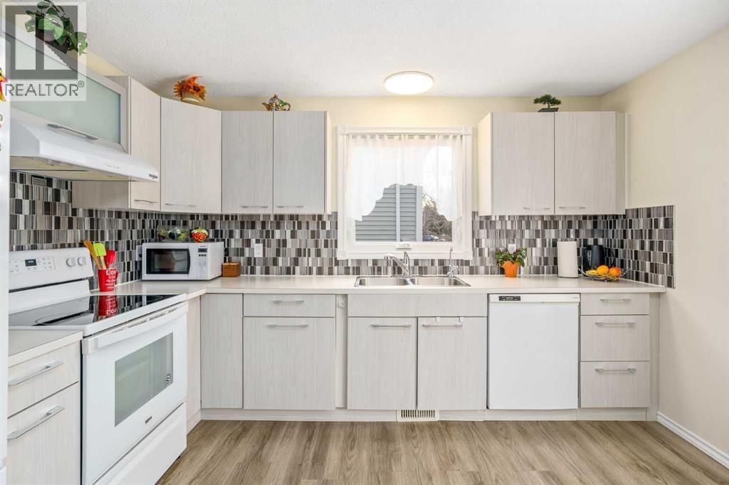 43 MILLRISE CRESCENT SOUTHWEST Image 8