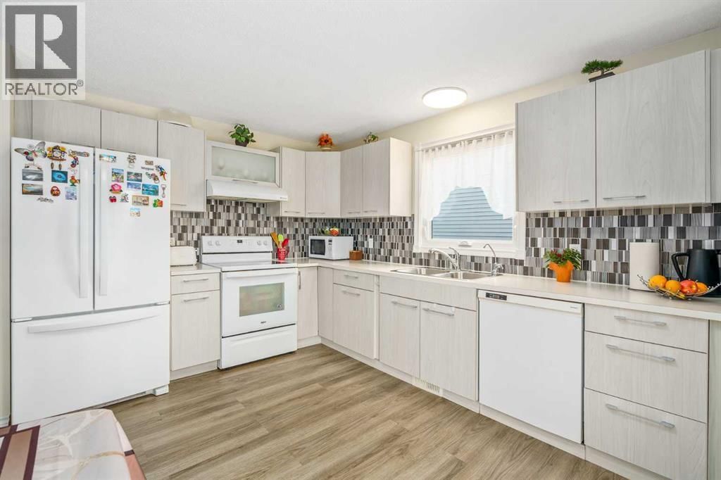 43 MILLRISE CRESCENT SOUTHWEST Image 9