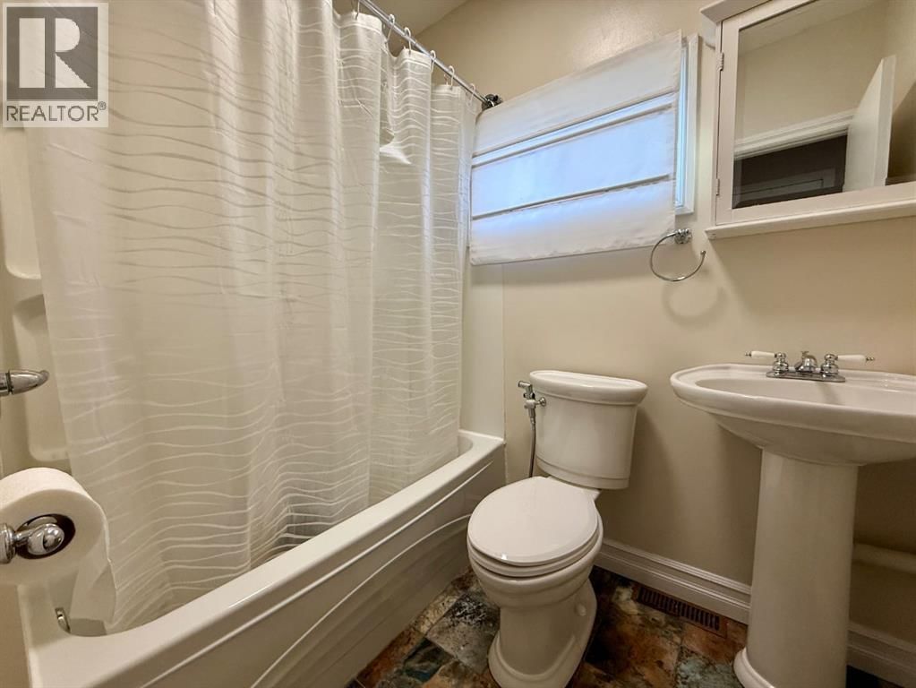 713 6 AVENUE Image 12