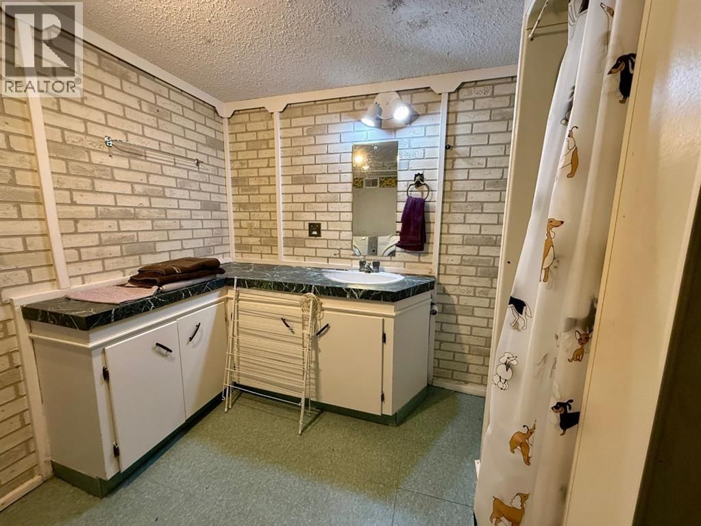 713 6 AVENUE Image 15