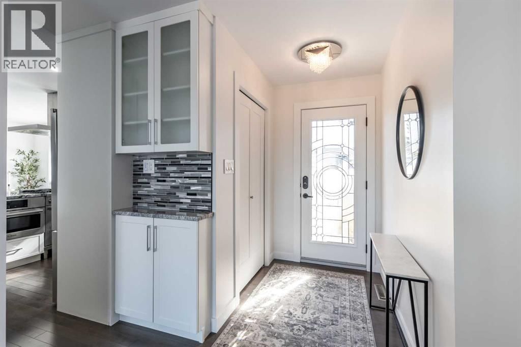 586 PROSPECT DRIVE SOUTHWEST Image 3