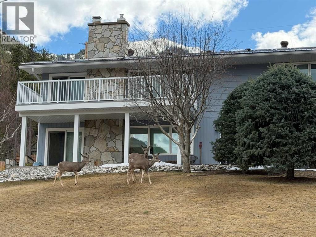 13521 15 AVENUE Image 1