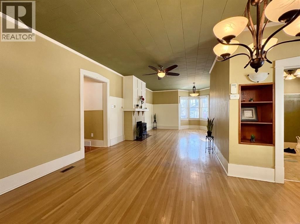 1407 4 AVENUE SOUTH Image 13