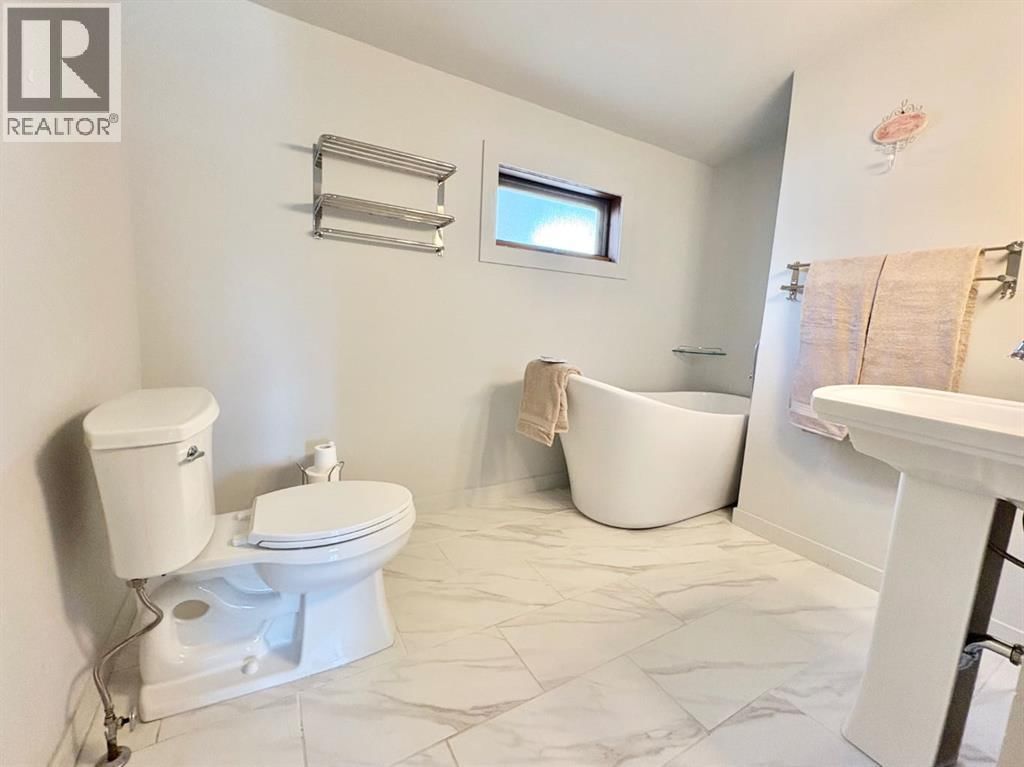 1407 4 AVENUE SOUTH Image 27